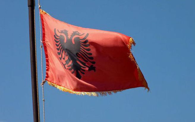 Περίεργο επεισόδιο έξω από το αλβανικό προξενείο στη Θεσσαλονίκη